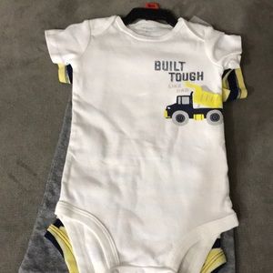 NWT Carter’s onesie set